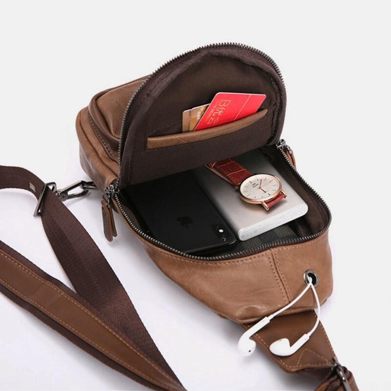 Menn Pu Leather Multi-Pocket Øretelefon Hull Crossbody Bag Bryst Bag Sling Bag