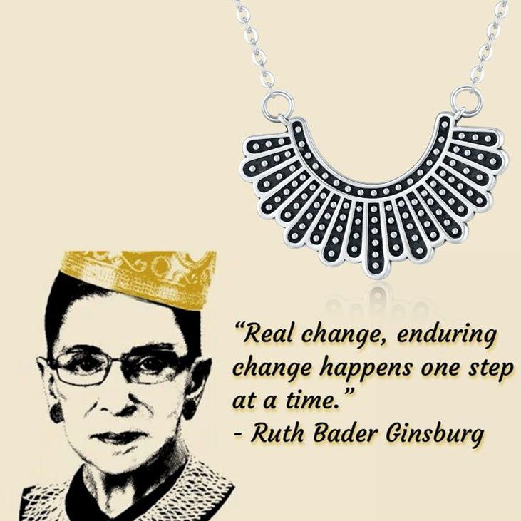 Hedre Ruth Bader Ginsburg Minnesmykker The Banana Republic Necklace Dissentering Collar