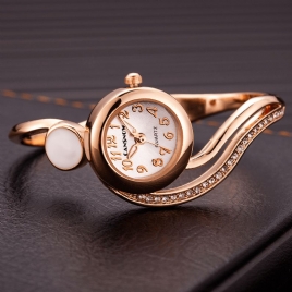 Cansnow Casual Style Uregelmessig Dame Armbånd Watch Crystal Quartz Klokker