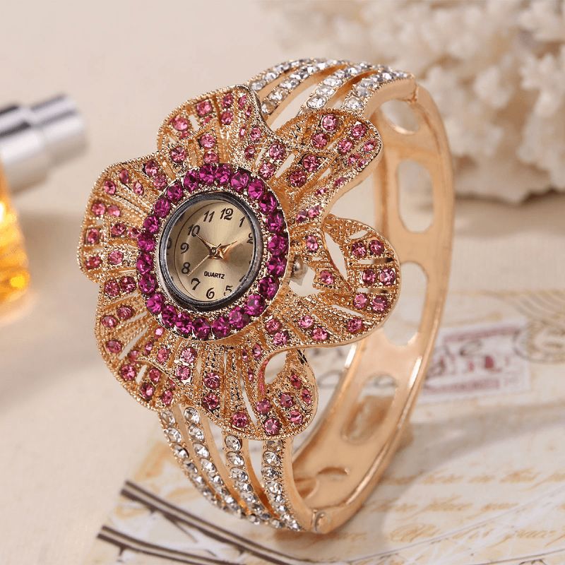 Mote Crystal Flower Shape Urskive Hule Metallreim Kvinner Kvarts Watch