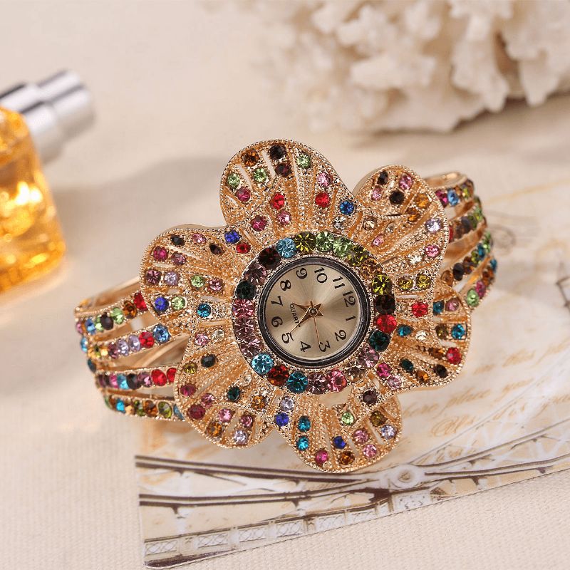 Mote Crystal Flower Shape Urskive Hule Metallreim Kvinner Kvarts Watch