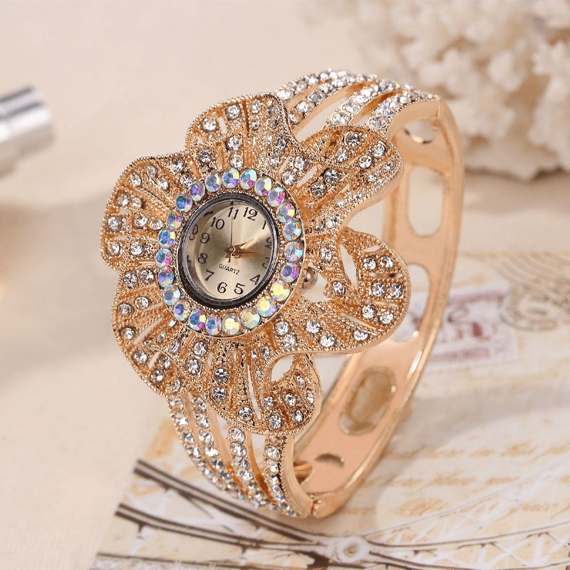 Mote Crystal Flower Shape Urskive Hule Metallreim Kvinner Kvarts Watch