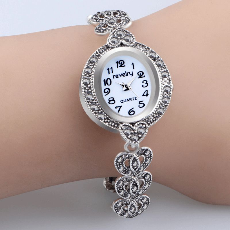 Qingxiya T10 Vanntett Crystal Dame Armbånd Watch Retro Style Love Heart Kvartsklokke