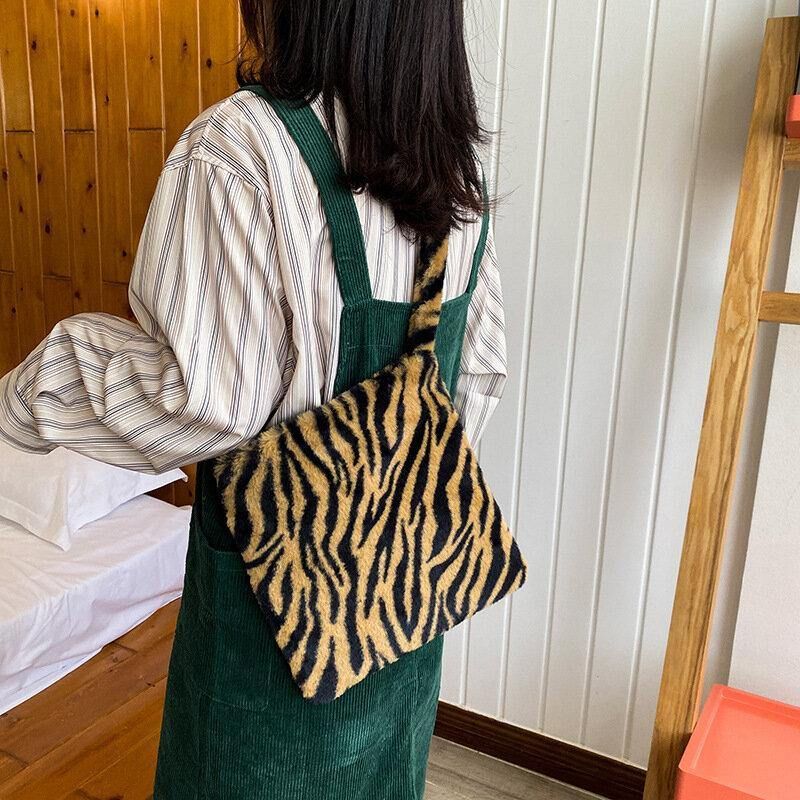 Kvinner Filt Med Stor Kapasitet Myk Søt Blomsterdyr Leopardmønster Skulderveske Håndveske Crossbody Bag